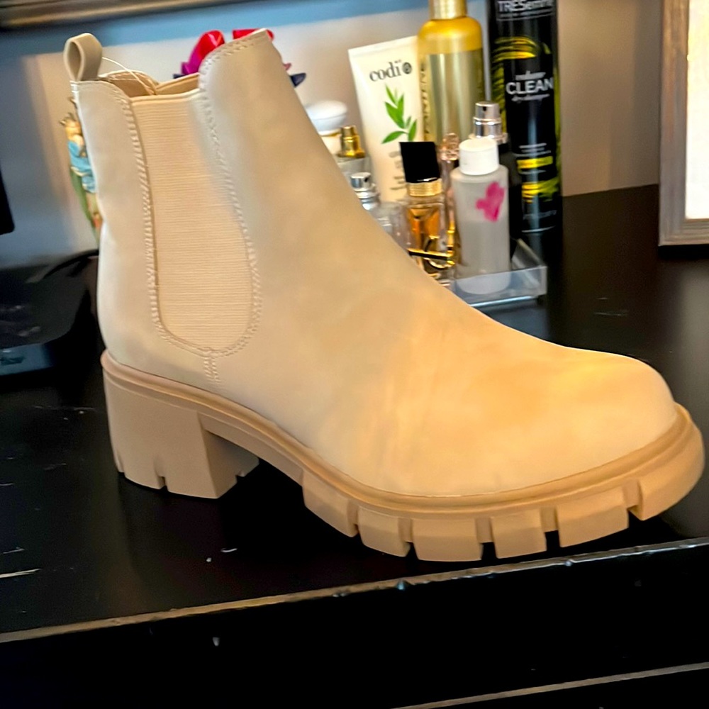 Never worn tan chunky booties